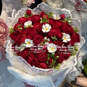 Bó Hoa Trà Lụa Đỏ Hottrend 40cm – Tuyệt Tác Quà Tặng Tôn Vinh Phụ Nữ Việt Nam 20/10